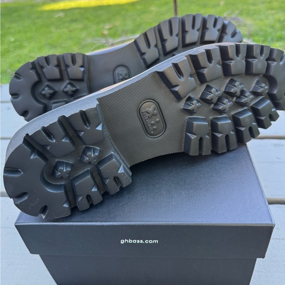 G.H. Bass Whitney Weejuns Super Lug Sole Penny Loafer - Picture 4 of 14